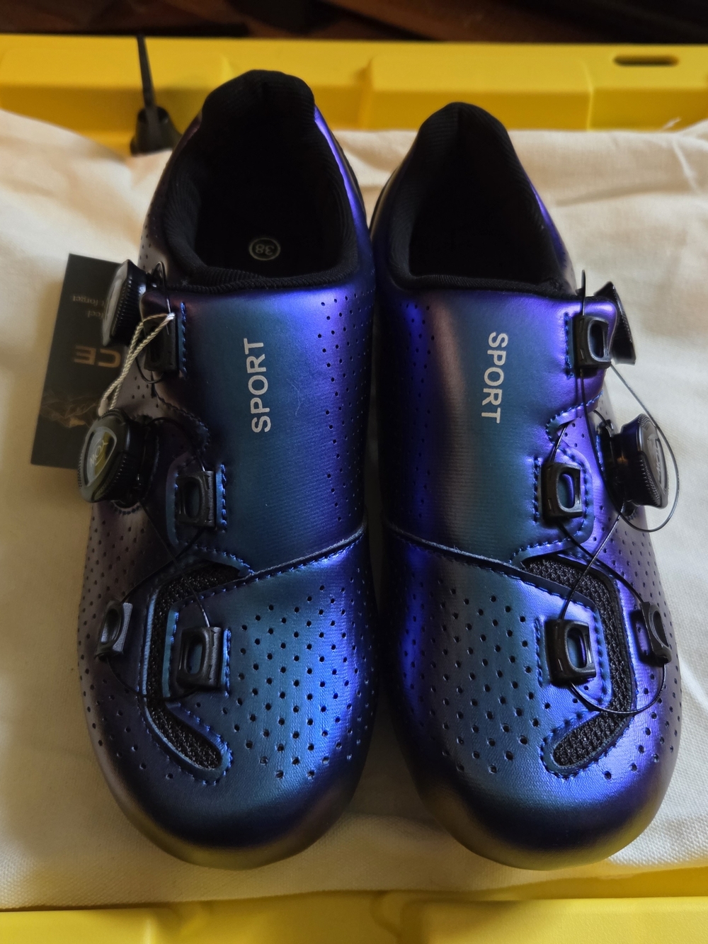Strata Cycling Shoes in Iridescent Blue-Purple Size 39
